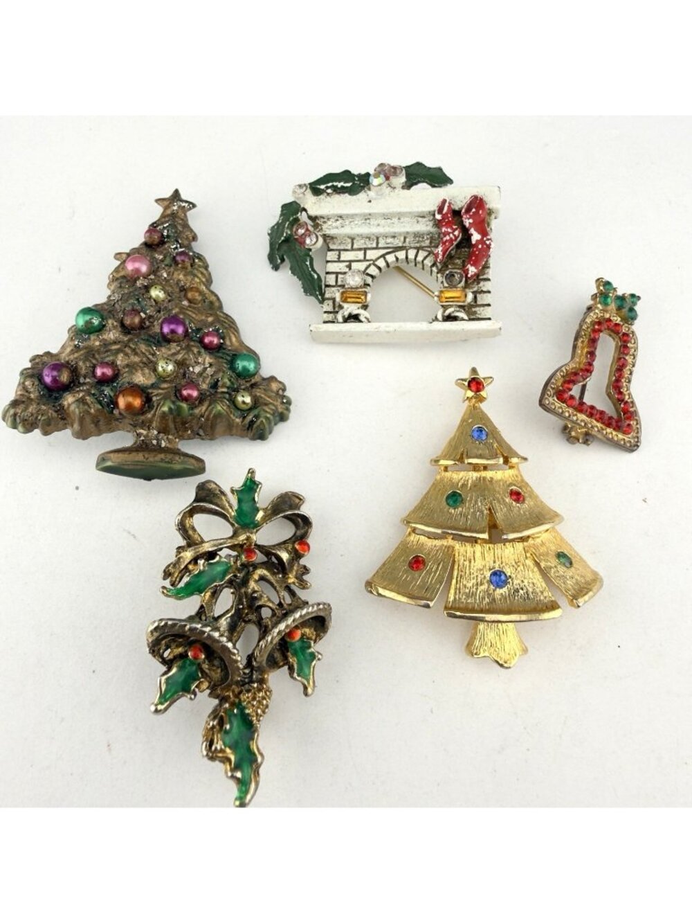 Vintage Christmas Holidays Brooch Lot Rhinestone Trees Holly Bells Fireplace Bow